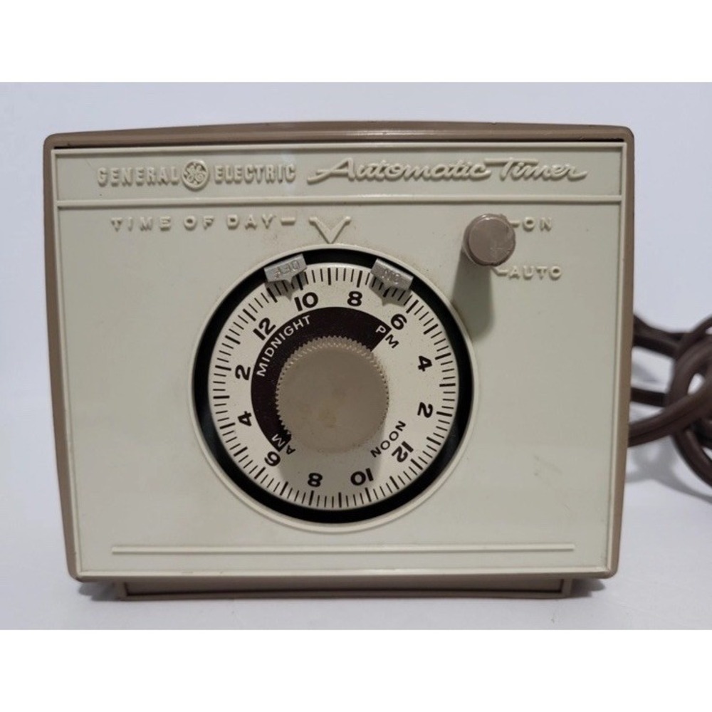 Vintage General Electric automatic timer Light switch on and off Excellent